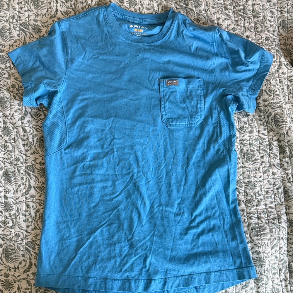 Ariat Short-Sleeve Crew Pocket Tee in Sky Blue